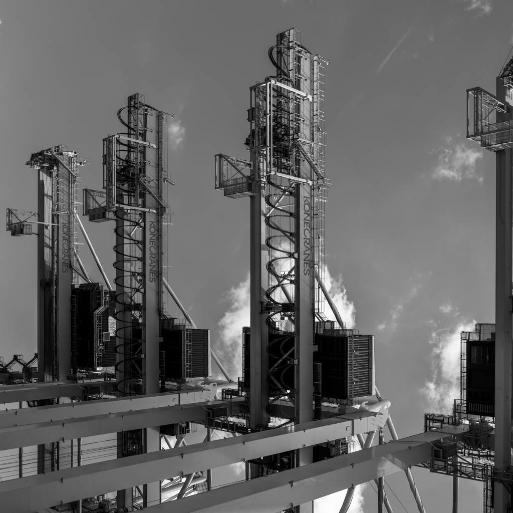 Photograph of the Week, KONECRANES LAUNCH TOWERS ::210427_074